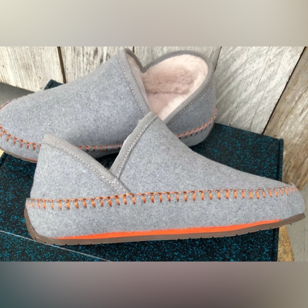 Size 8 womens emu Australia house shoes in gray with orange stitching